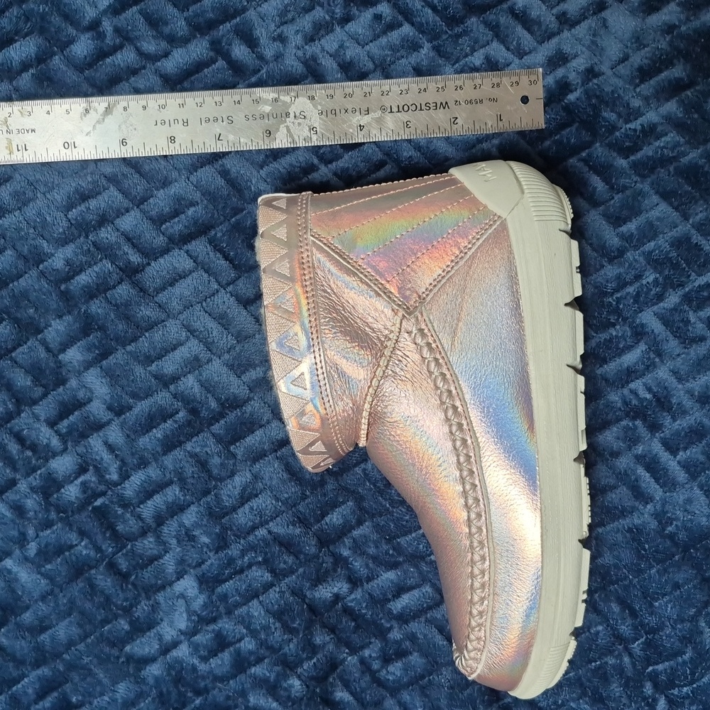 Manitobah Leather Reflections Ankle Boot Size 8 In Pink Illusion, New In Box! - Picture 10 of 16